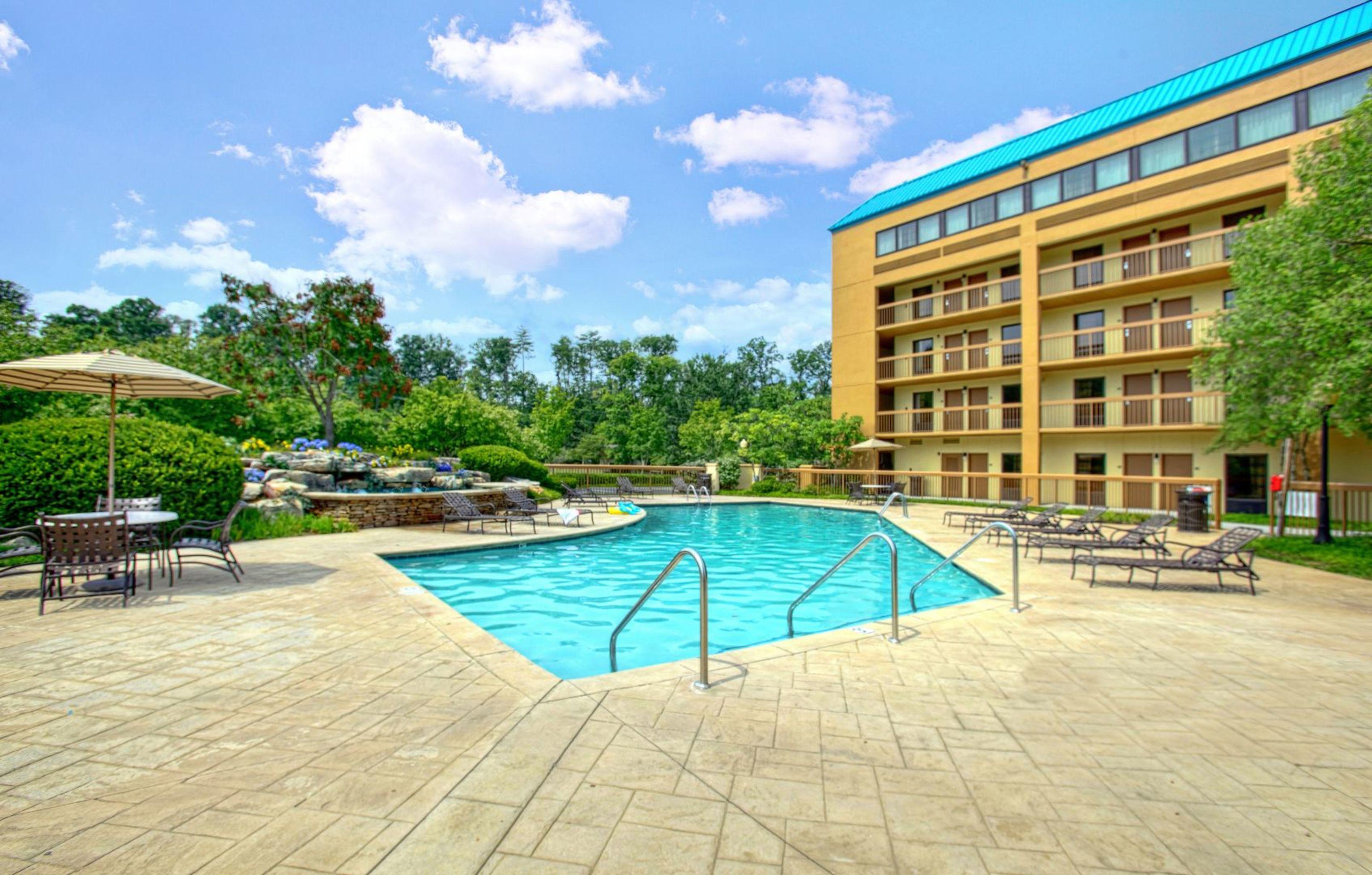 Quality Inn Near The Island פיג'ן פורג' מראה חיצוני תמונה