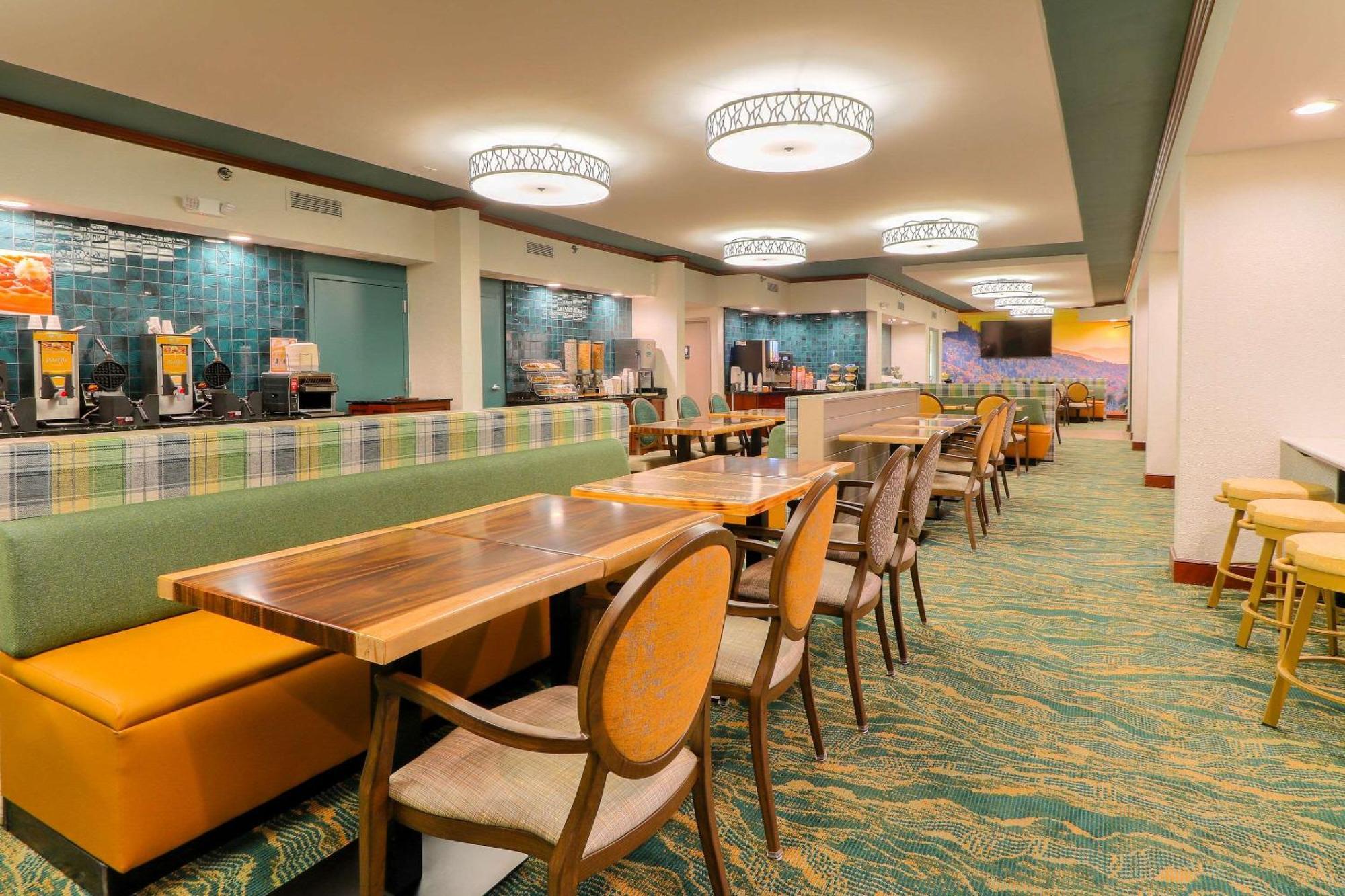 Quality Inn Near The Island פיג'ן פורג' מראה חיצוני תמונה