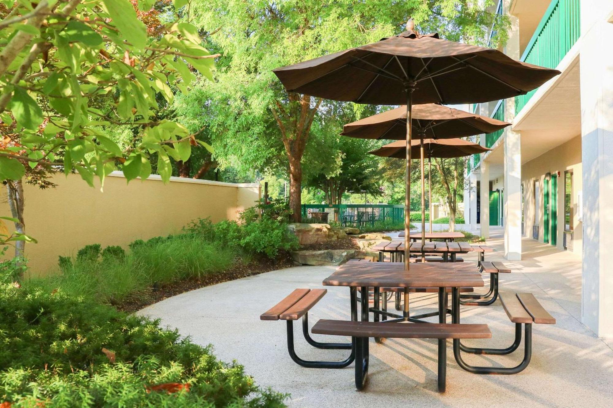 Quality Inn Near The Island פיג'ן פורג' מראה חיצוני תמונה