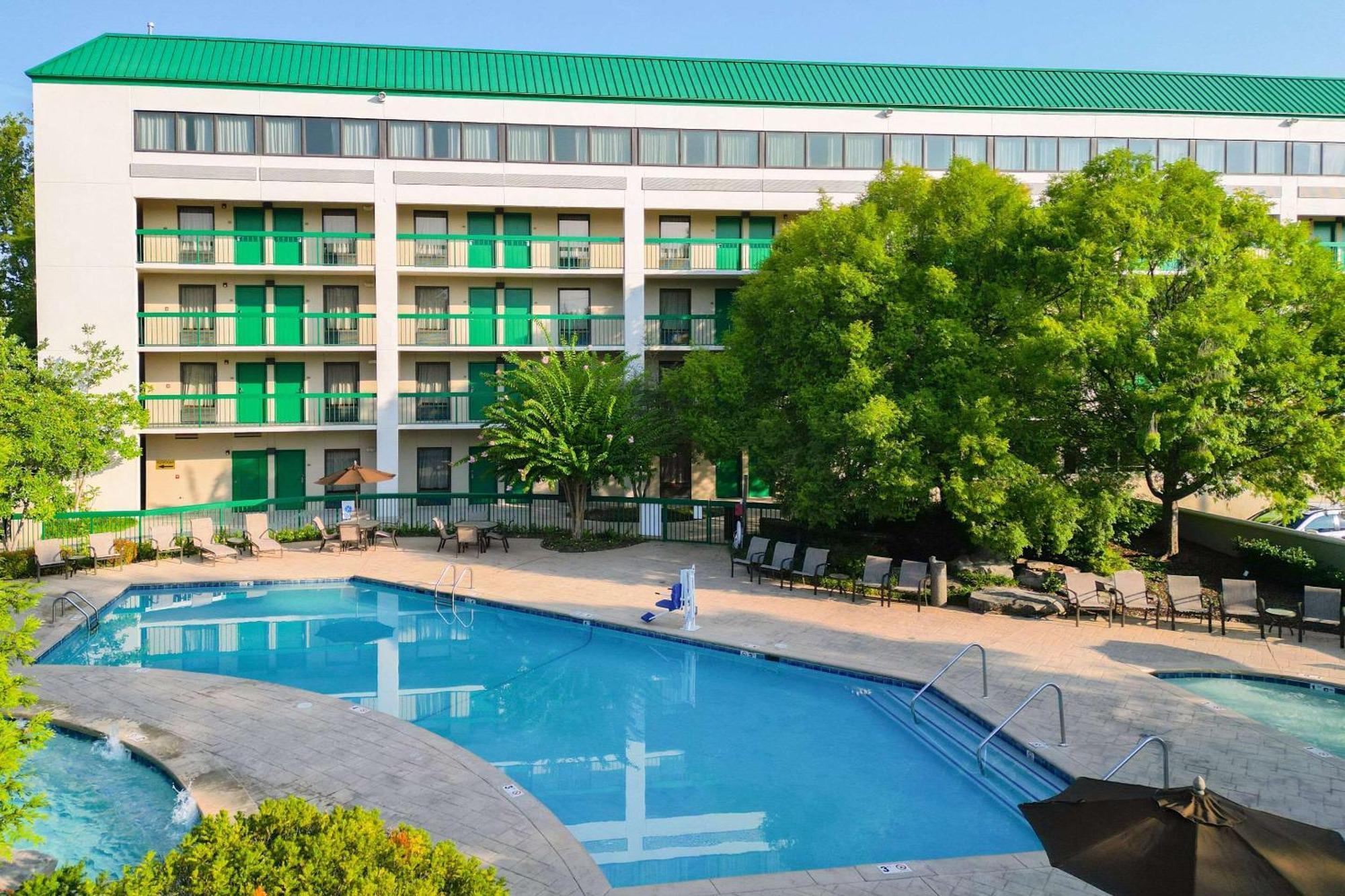 Quality Inn Near The Island פיג'ן פורג' מראה חיצוני תמונה