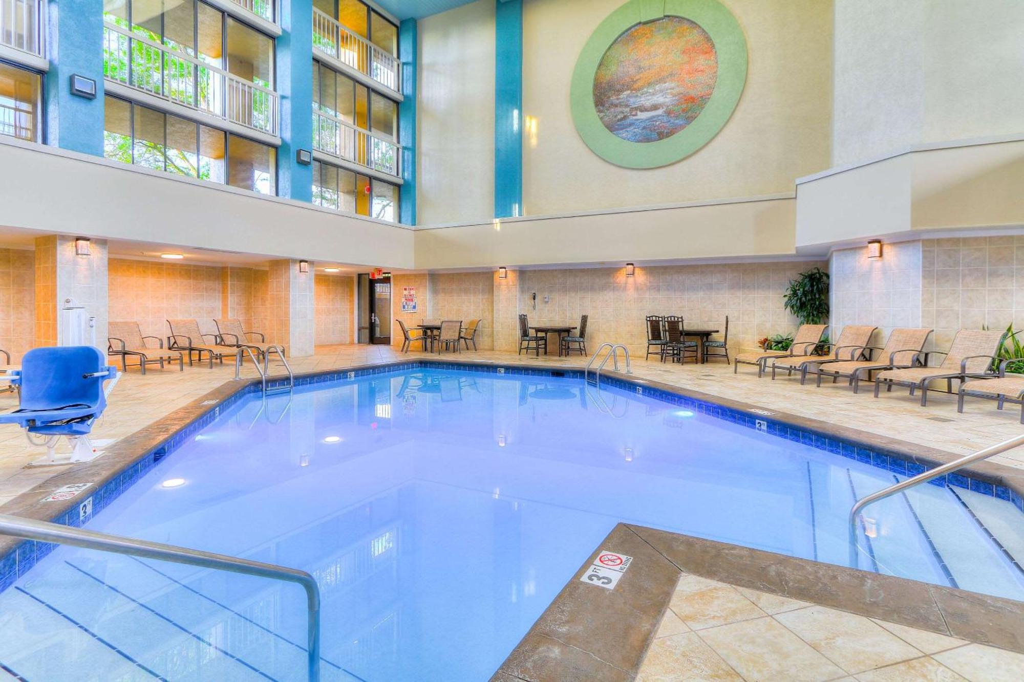 Quality Inn Near The Island פיג'ן פורג' מראה חיצוני תמונה