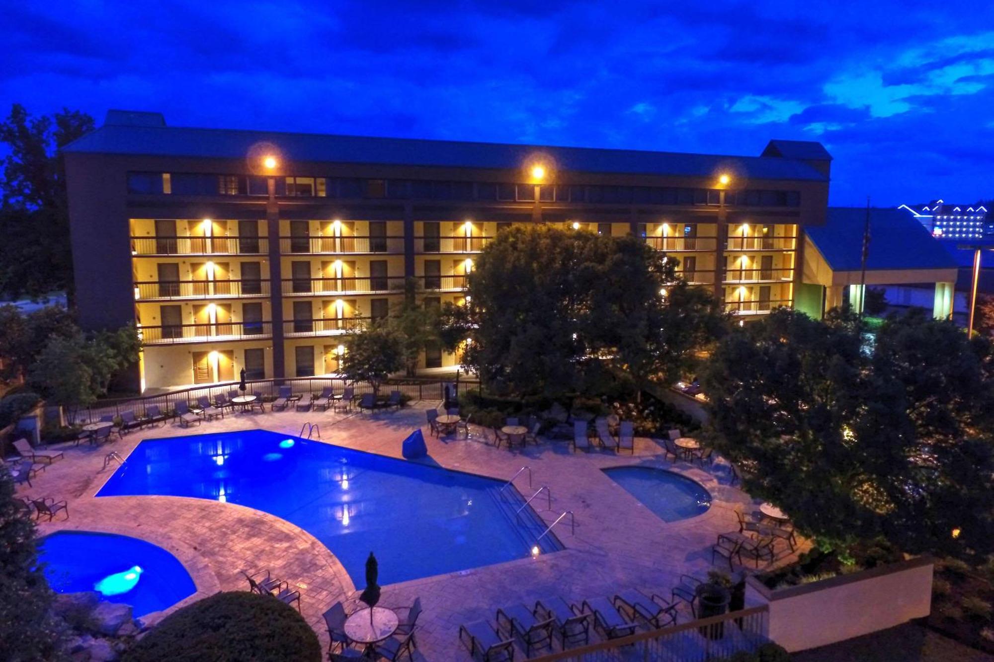Quality Inn Near The Island פיג'ן פורג' מראה חיצוני תמונה