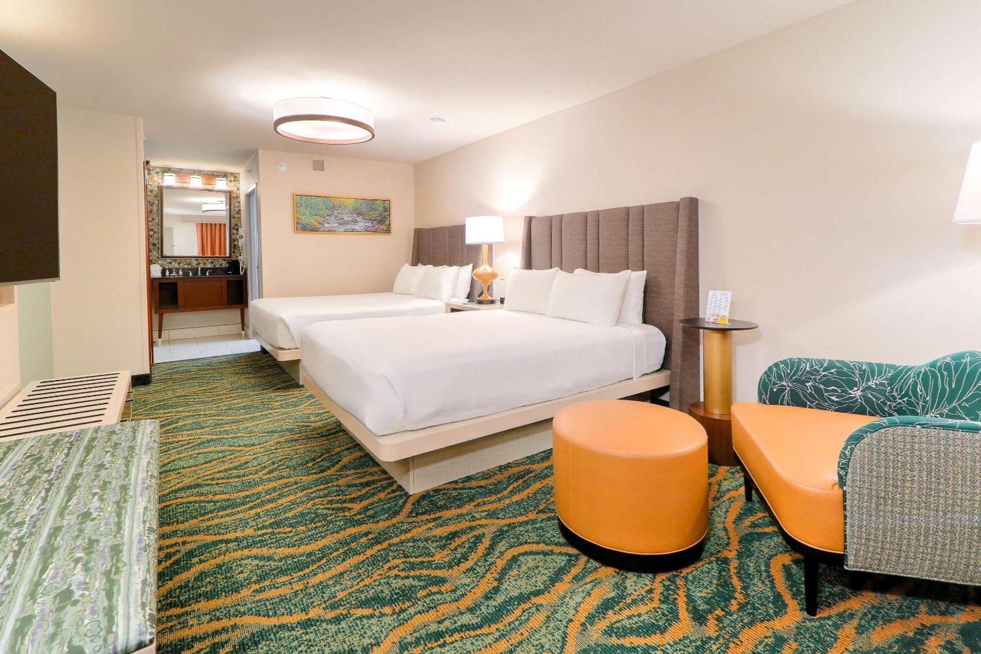 Quality Inn Near The Island פיג'ן פורג' מראה חיצוני תמונה