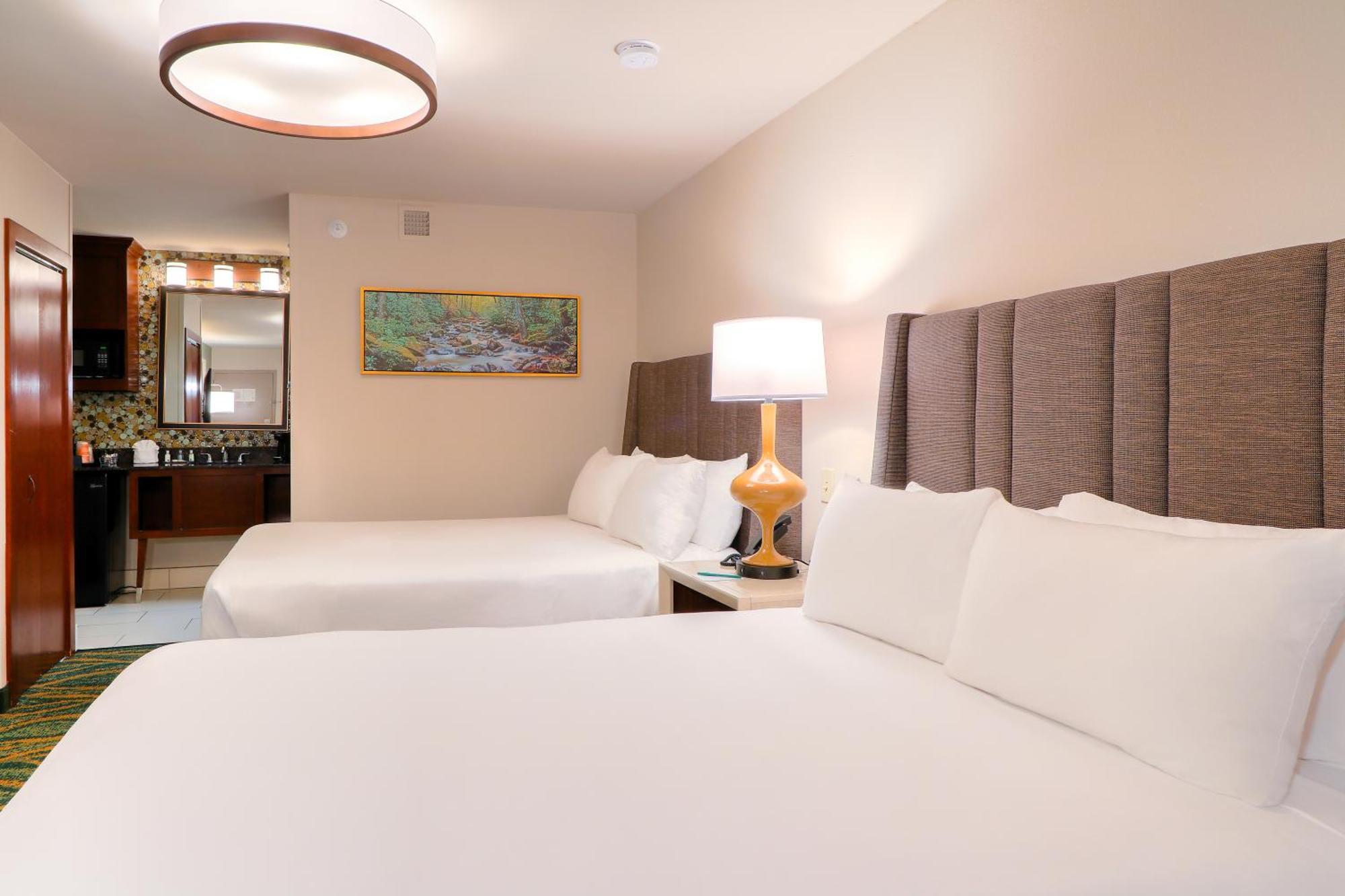 Quality Inn Near The Island פיג'ן פורג' מראה חיצוני תמונה
