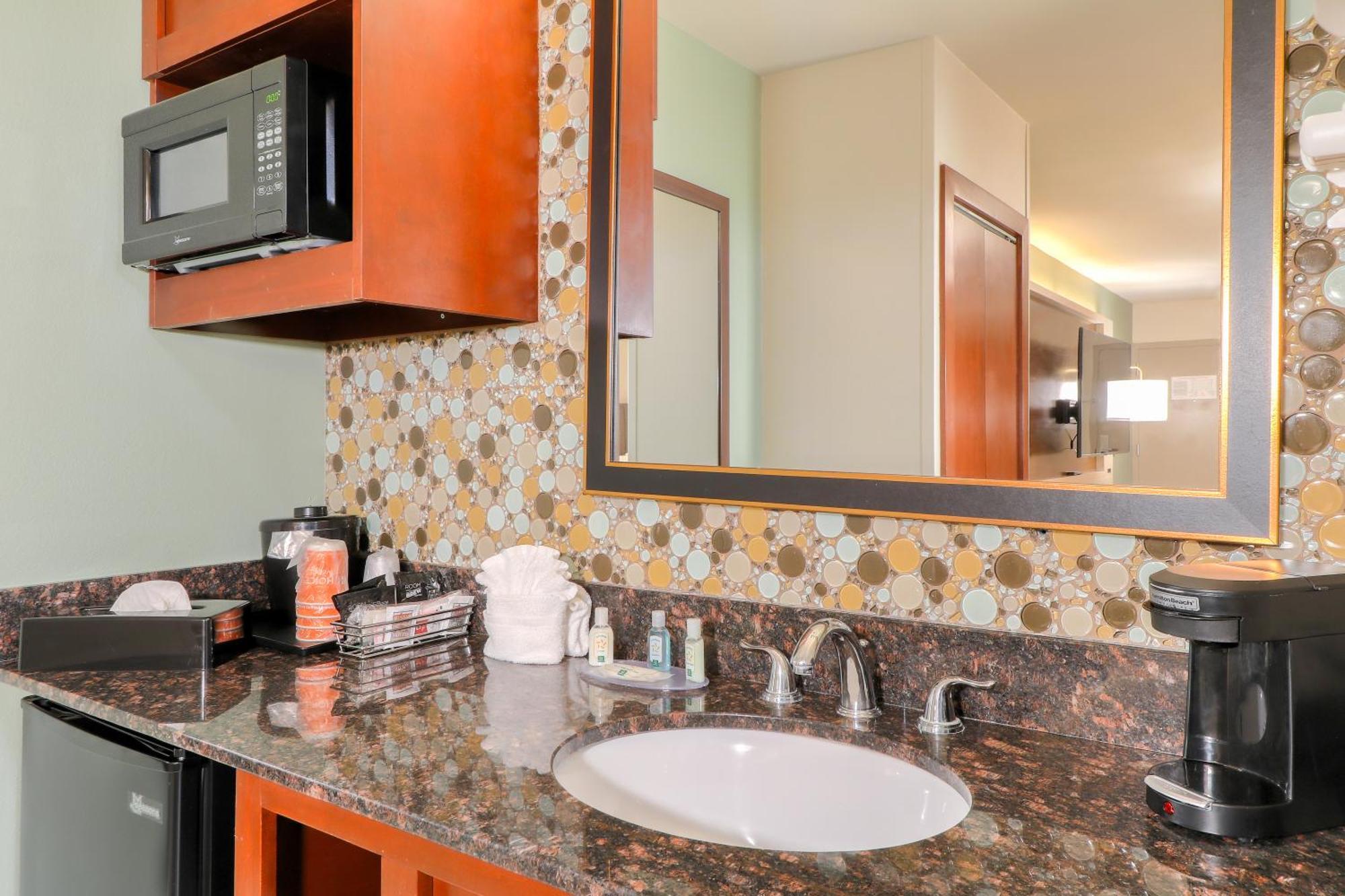 Quality Inn Near The Island פיג'ן פורג' מראה חיצוני תמונה