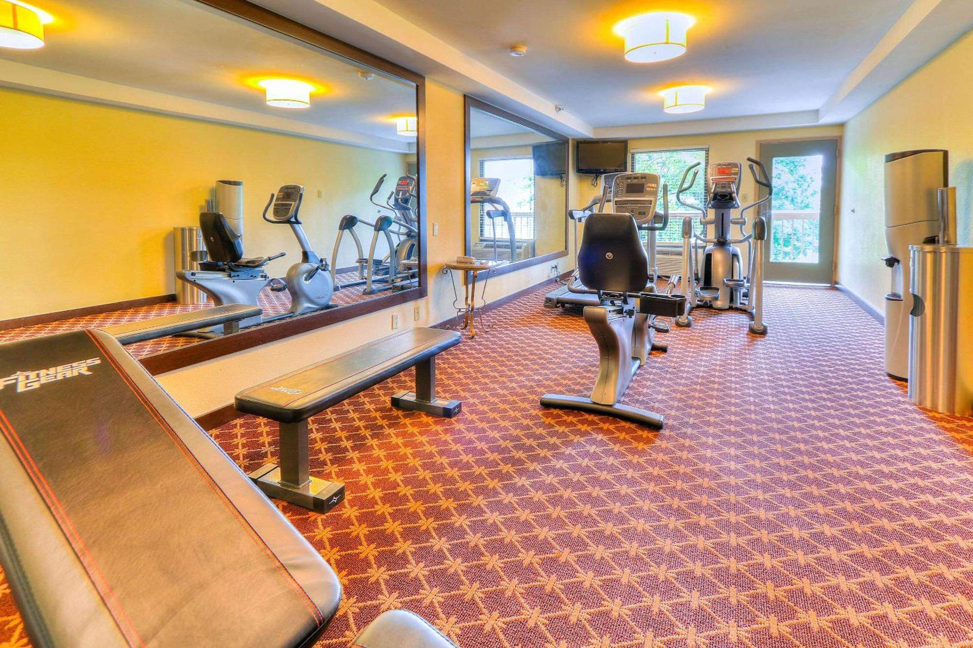 Quality Inn Near The Island פיג'ן פורג' מראה חיצוני תמונה