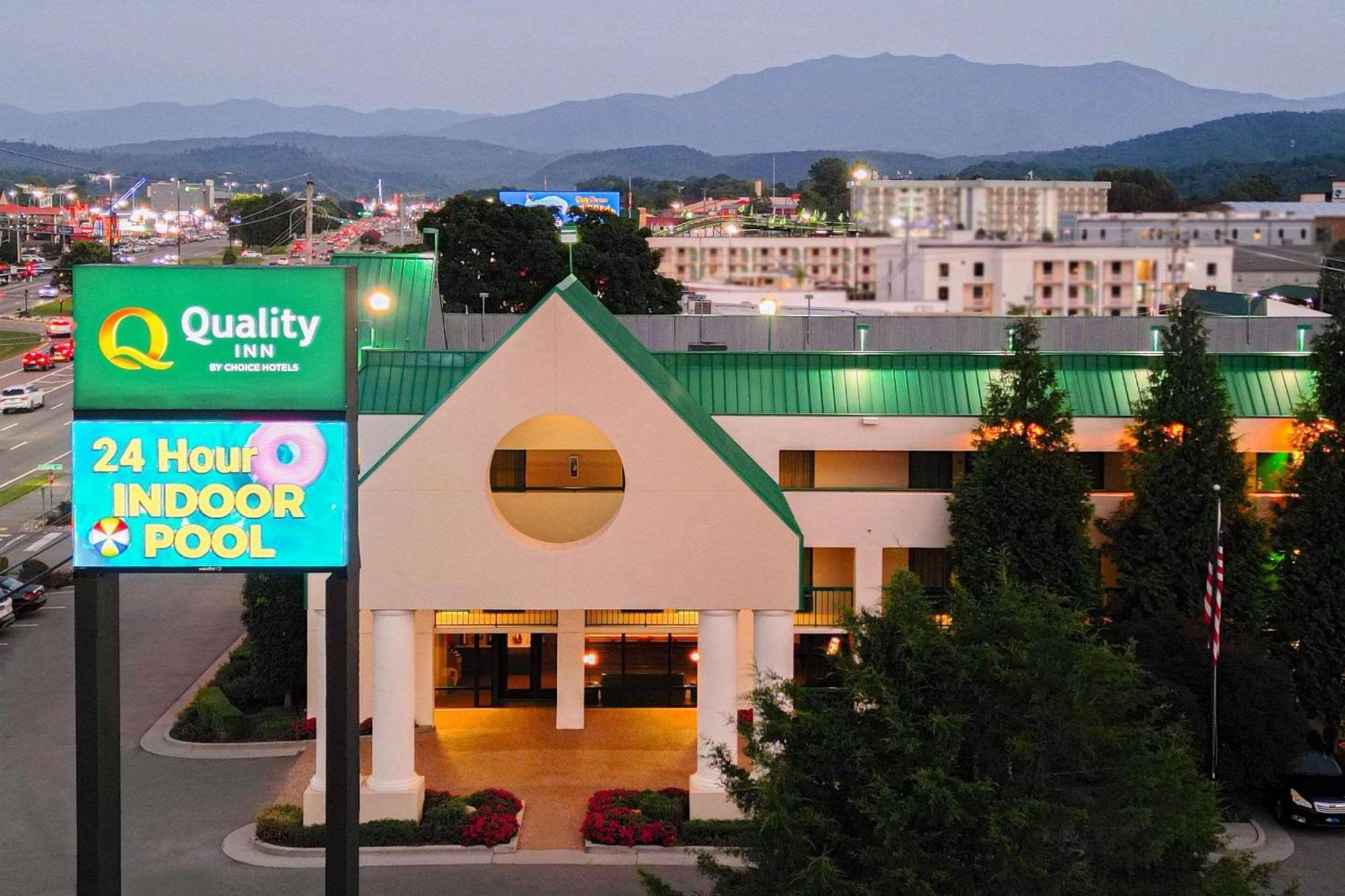 Quality Inn Near The Island פיג'ן פורג' מראה חיצוני תמונה